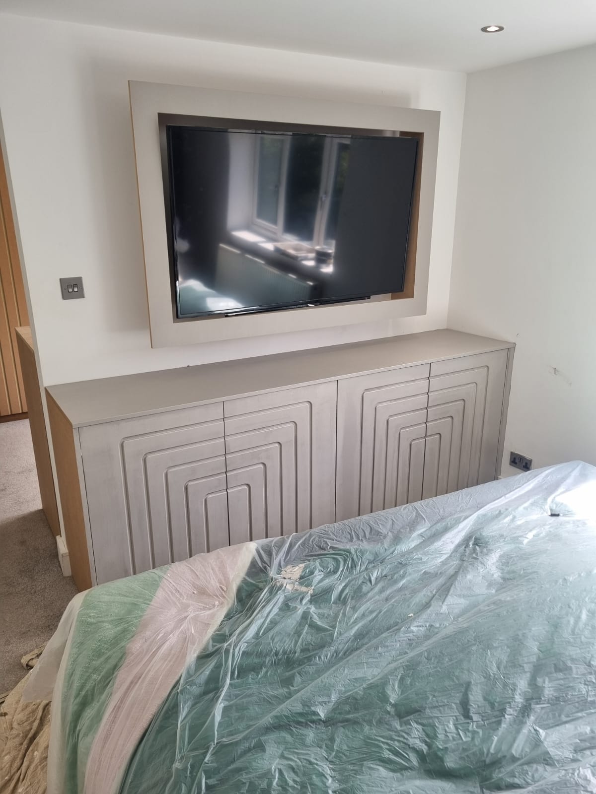 Recent Wallpaper Hanging & Removal project by Berkshire Surrey Painters & Decorators