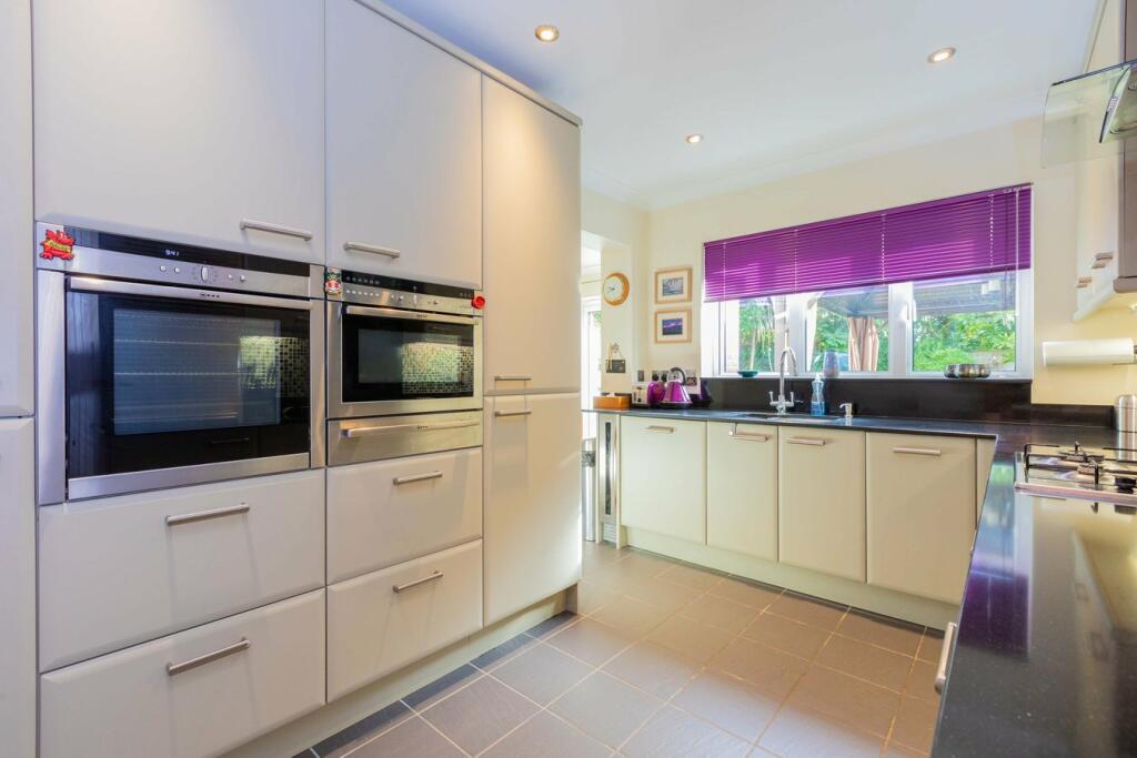Recent Wallpaper Hanging & Removal project by Berkshire Surrey Painters & Decorators